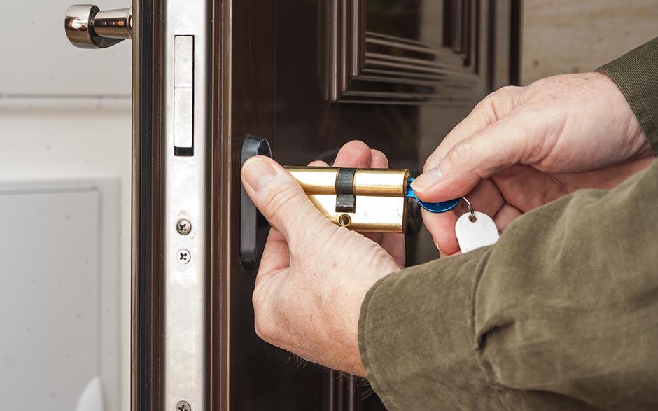 ouverture de porte claquée serrurier Créteil